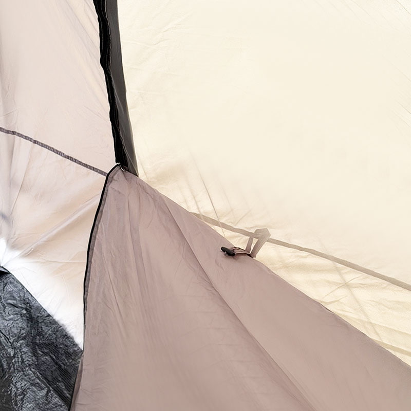 Vonkajší kempingový dvojvrstvový stan, ktorý sa pripája k zadnej časti vozidla