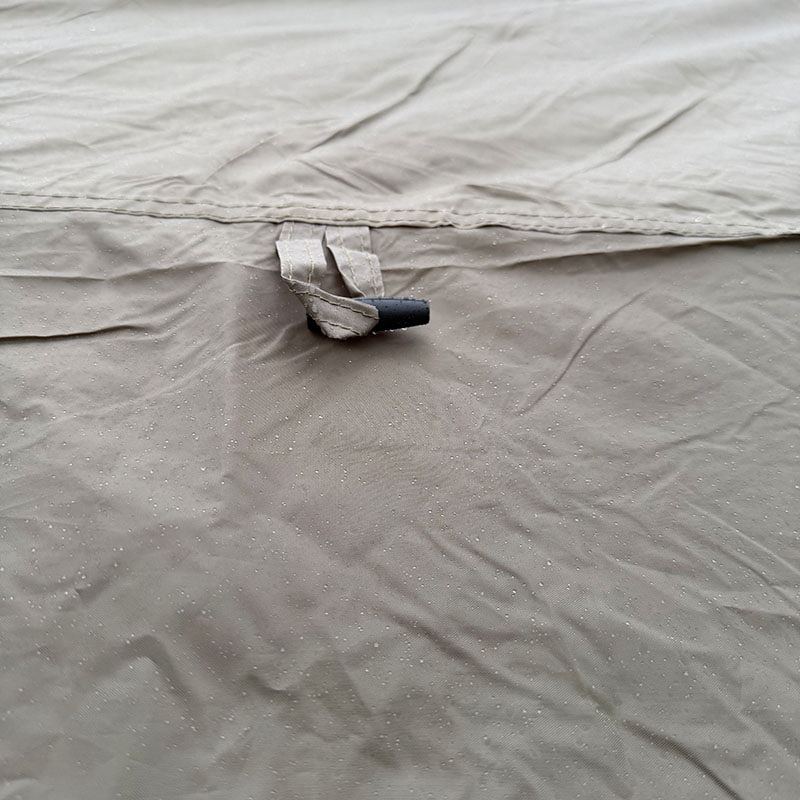 Vonkajší kempingový dvojvrstvový stan, ktorý sa pripája k zadnej časti vozidla