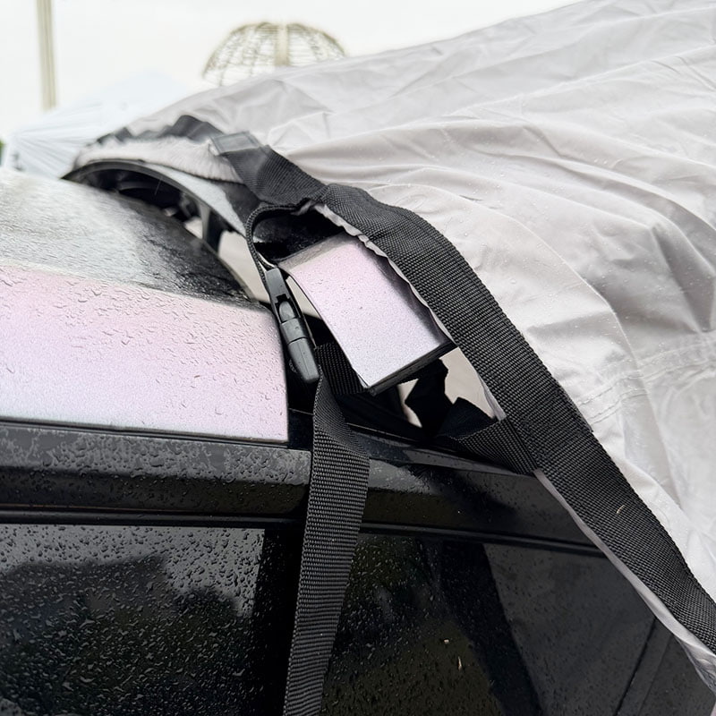 Vonkajší kempingový dvojvrstvový stan, ktorý sa pripája k zadnej časti vozidla