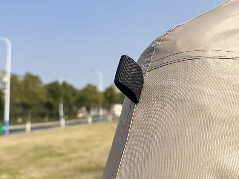Autokempingový stan namontovaný vzadu